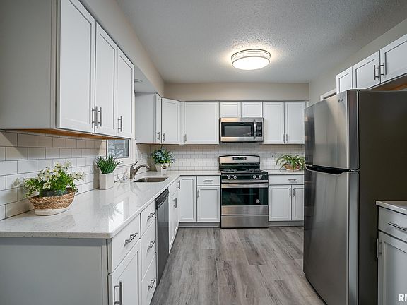 5th image of 2925 Willow Dr
