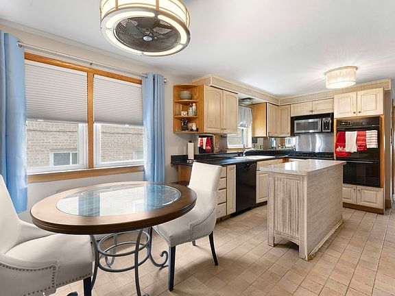 4th image of 3807 Scoville Ave #1