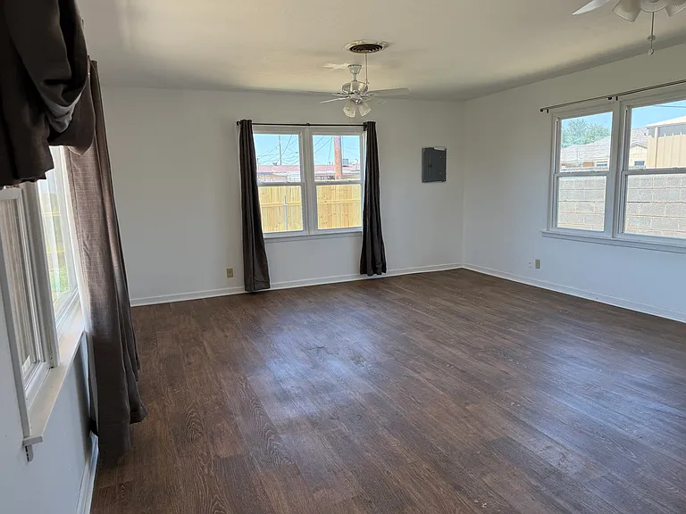 1501 E Everglade Ave — Photo 12