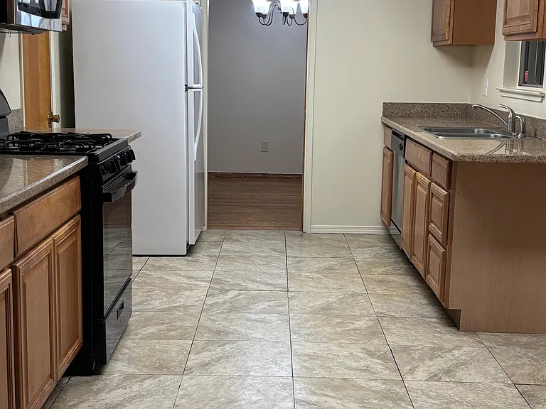 416 Dahlia St — Photo 10