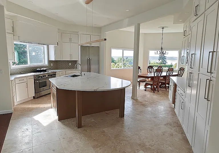 4522 Kennedy Rd NE — Photo 2