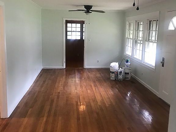 3rd image of 206 Crestview Ln