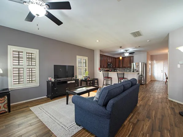 2011 Kemah Village Dr, Kemah, TX 77565