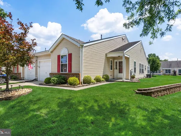 2 Clifford Dr, Mount Laurel, NJ 08054