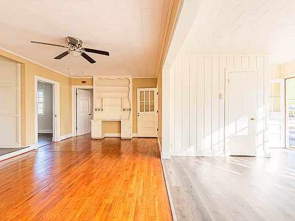 5th image of 808 E Park Ave