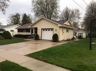 2201 Lexington Dr, Manitowoc, WI 54220