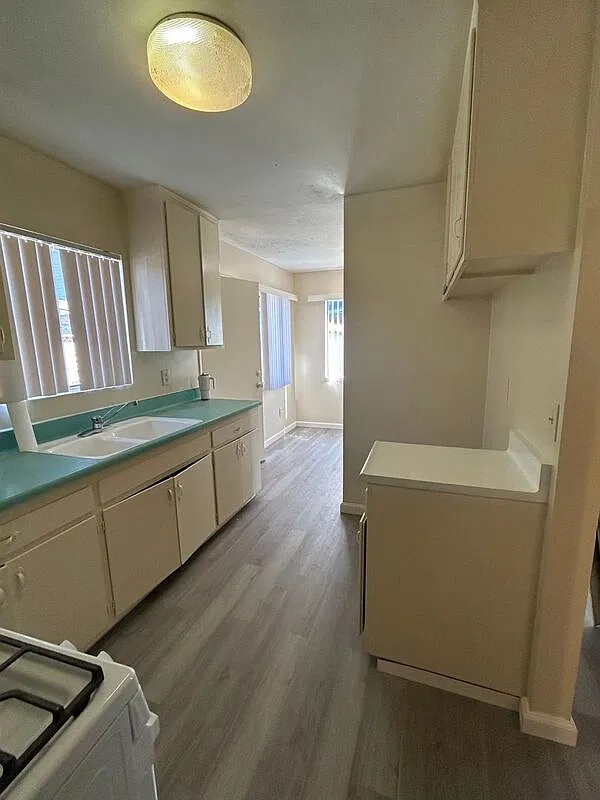 3 bed, 2.0 bath, 1000 sqft, $2,800 — Photo 1