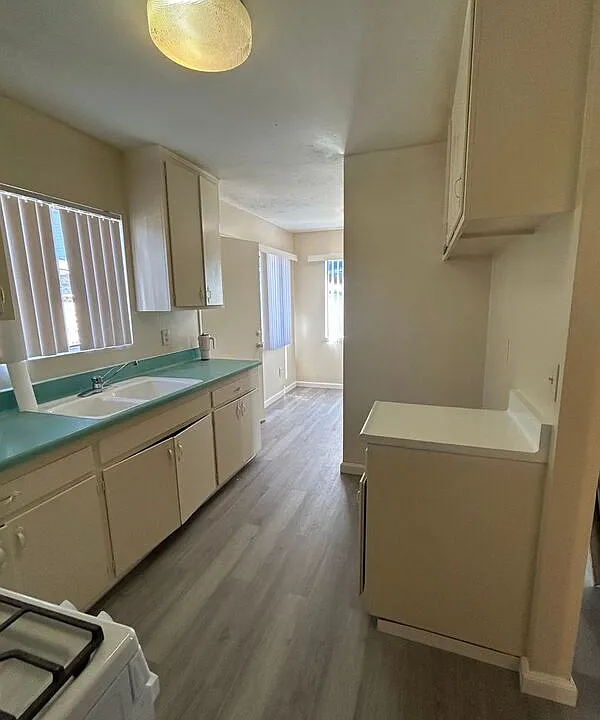 1818 Skyline Dr