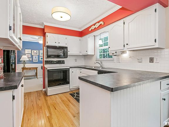 3rd image of 2332 Belle Ave