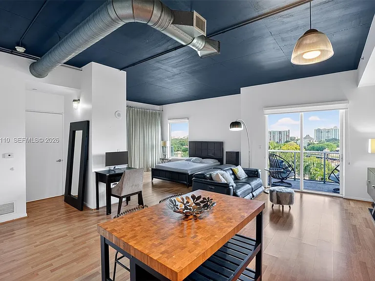 10 SW South River Dr #708 — Photo 3