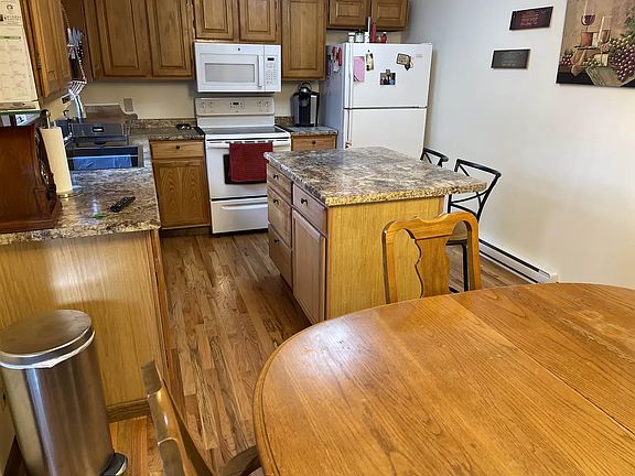 3rd image of 806 Blakely Rd #1