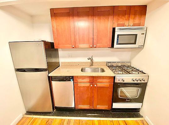 5th image of 214 W 20th St APT 1f