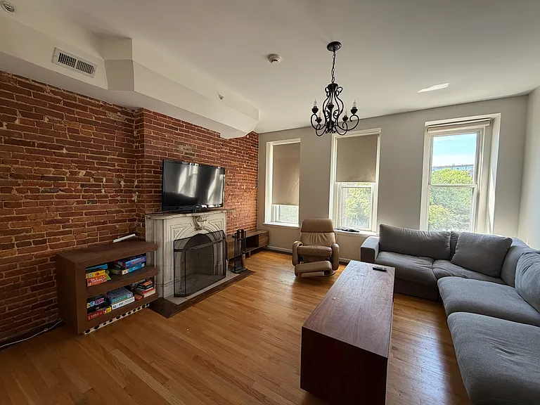 2920 Elliott St — Photo 9