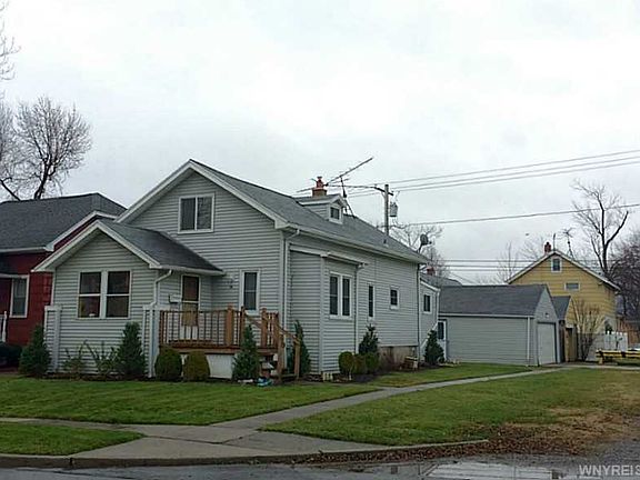 3rd image of 176 Henderson Ave