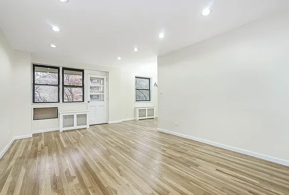 Sold by DO NOT USE - CENTURY 21 Amiable Realty Group II Inc | media 28