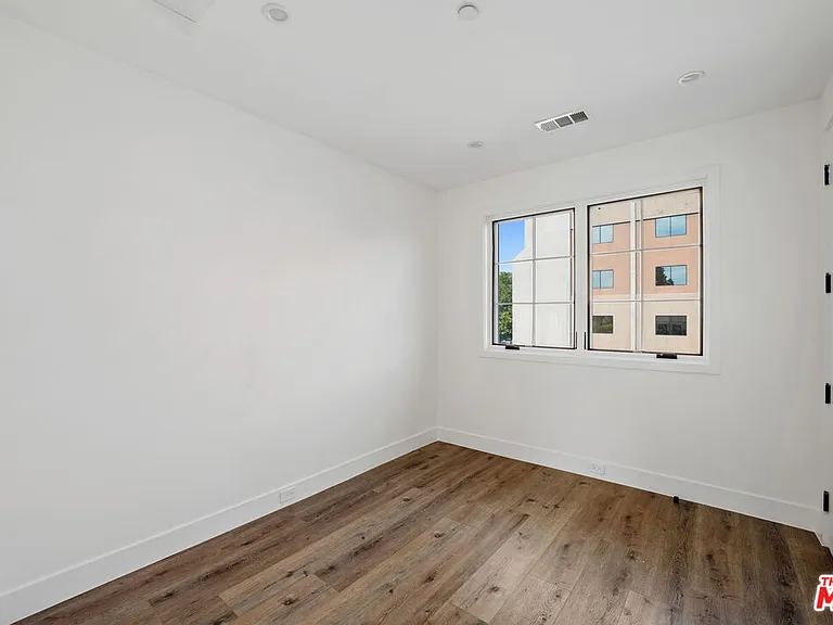 5330 Agnes Ave #1/2 — Photo 23