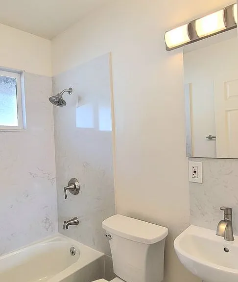 Montrose Apts — Photo 12