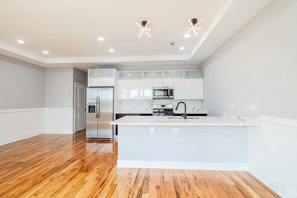 3 bed, 2100 sqft, $2,550 — Photo 2