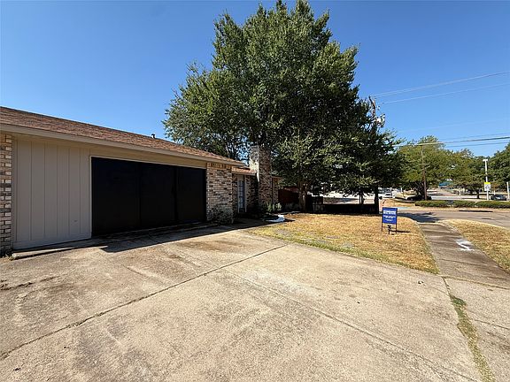 2nd image of 4212 Coronet Ln