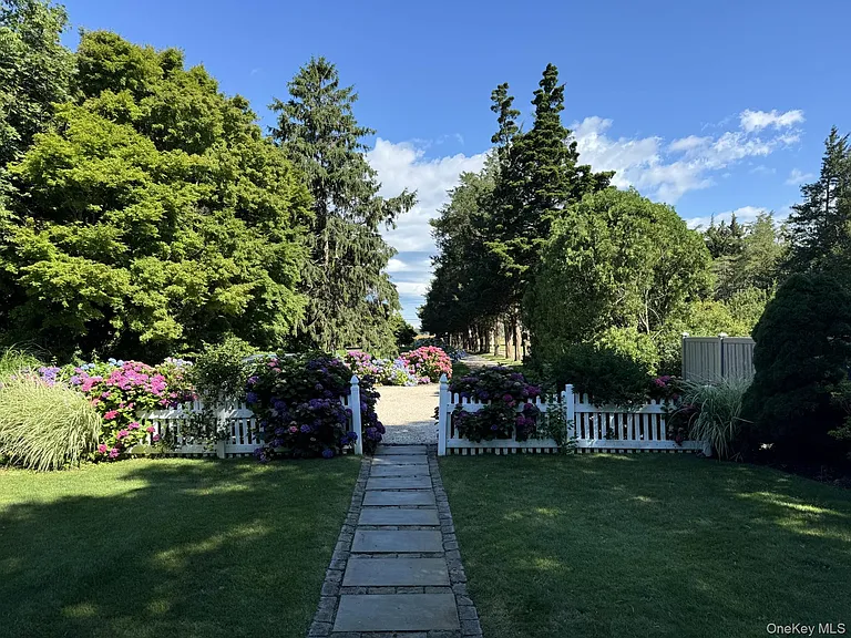 1429 Peconic Bay Blvd — Photo 30