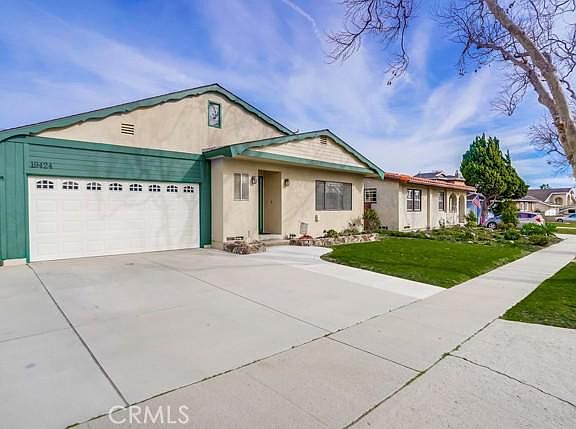 2nd image of 19424 Entradero Ave