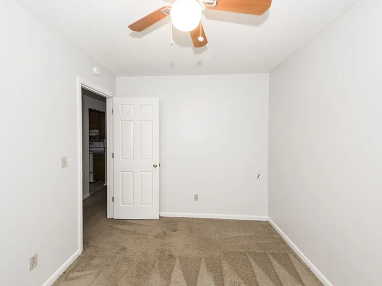 305 Chessington Cir — Photo 25