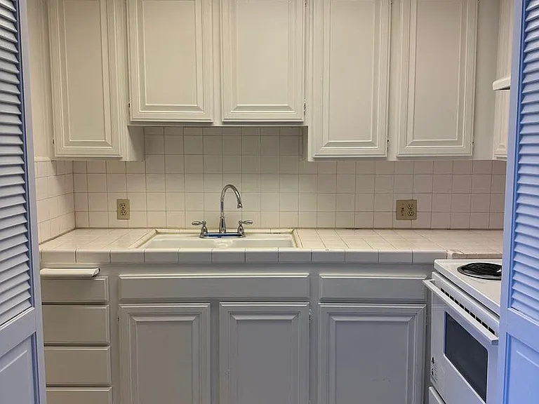 116 E Alhambra Rd — Photo 7