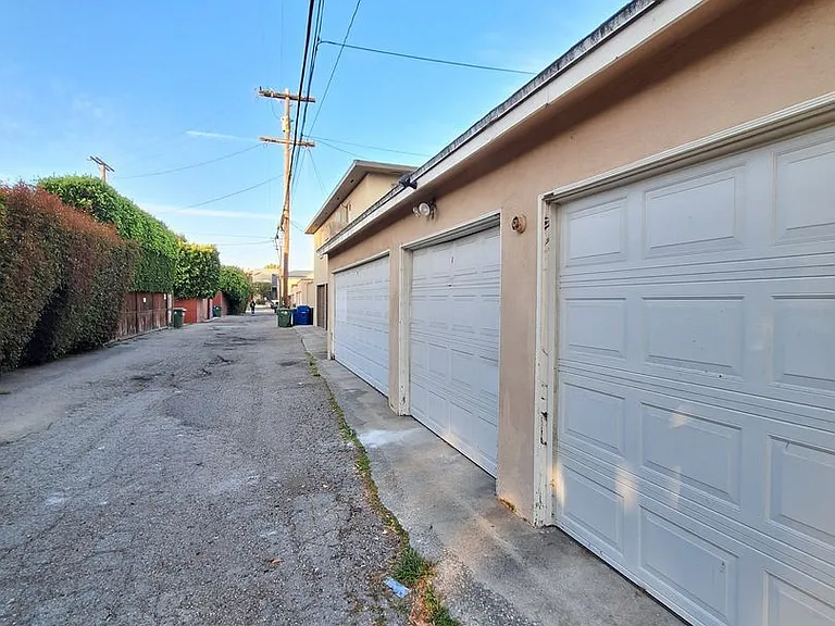 2592 Armacost Ave #1/2 — Photo 10