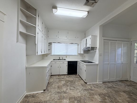 4th image of 216 W Market St