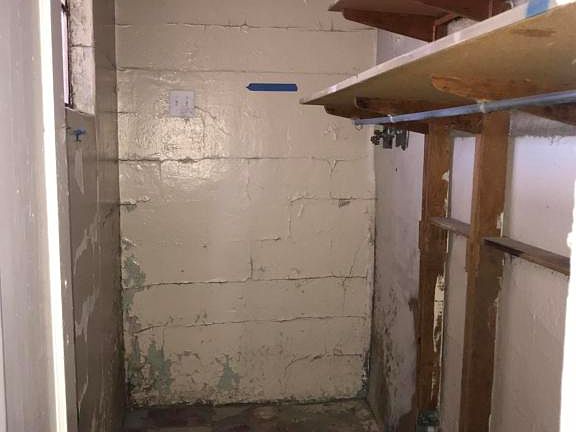 4th image of 413 Vermont St NE