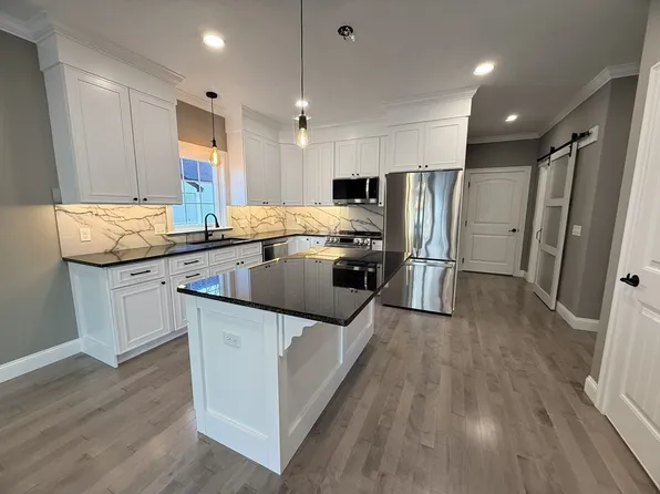 24 Cooper Rd, Webster, MA 01570