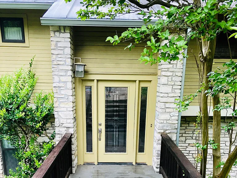 A sweet home in Eanes