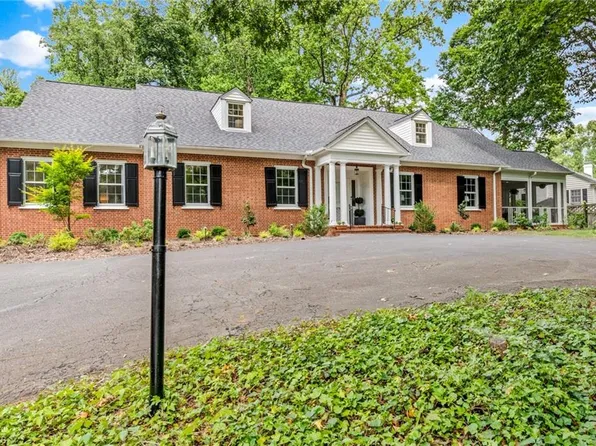 1805 Robinhood Rd, Winston Salem, NC 27104