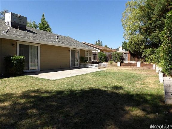 3rd image of 7128 Brayton Ave