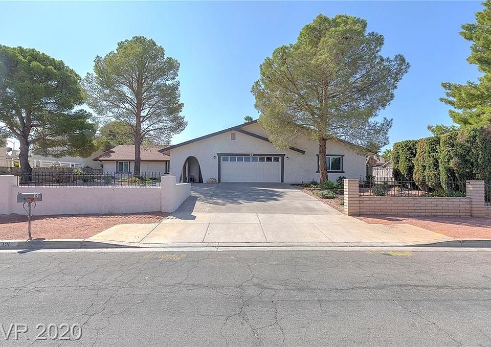 1st image of 121 W Cypress Dr