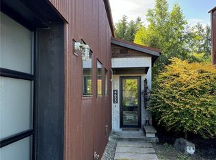 4655 Flying Goat Ave NE #I, Bainbridge Island, WA 98110