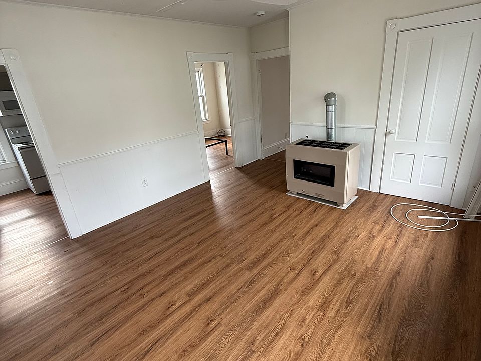 1st image of 136 Campbell St #2