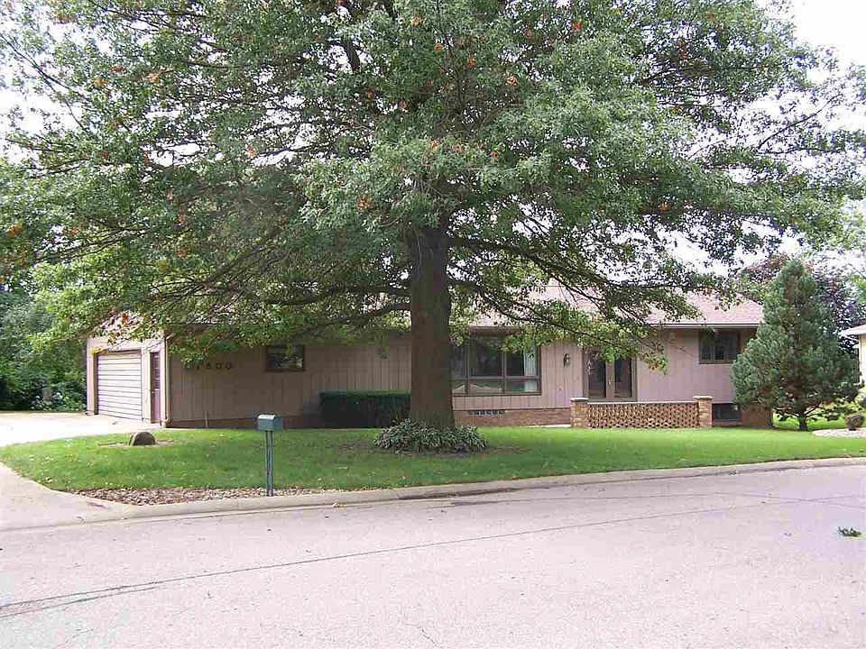 1st image of 1500 Cantebury Cir