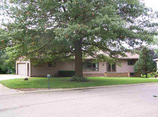 1500 Cantebury Cir, Grundy Center, IA 50638