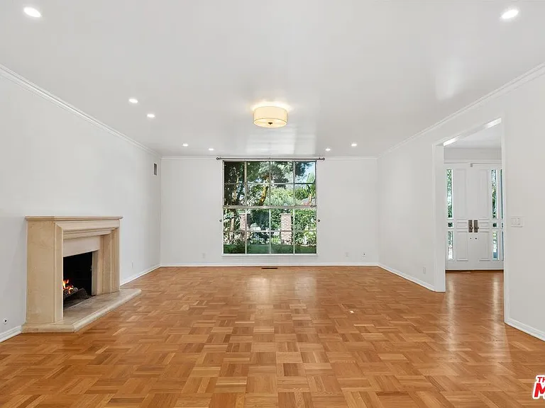 517 N Elm Dr — Photo 15