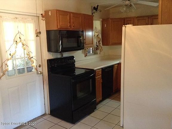 5th image of 3880 Barcelona St