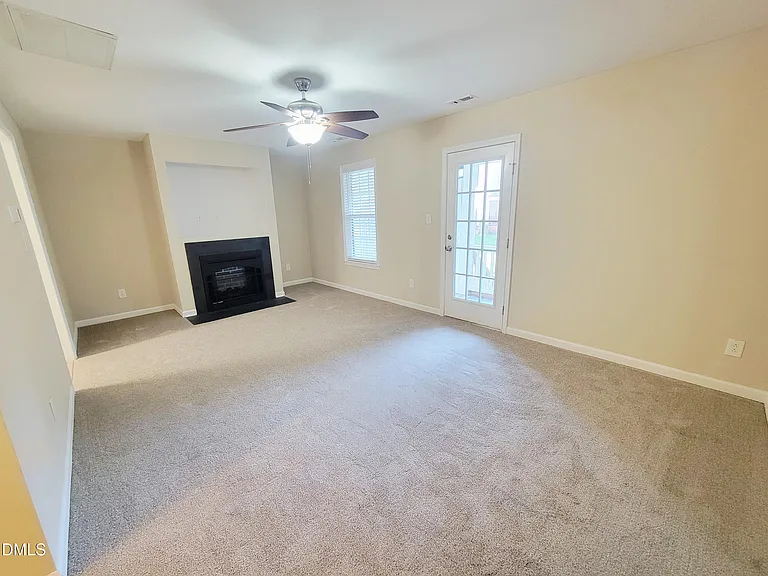 411 Whitehall Ct — Photo 17