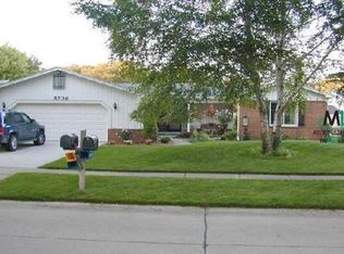 5736 N Larkins Dr, Troy, MI