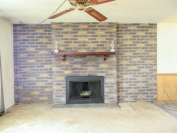 4th image of 842 Fairview St
