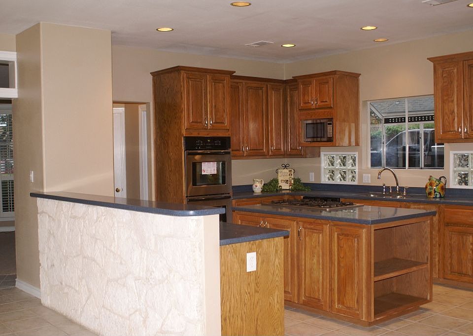 New Kitchen w/ Stainless Steel Appliances