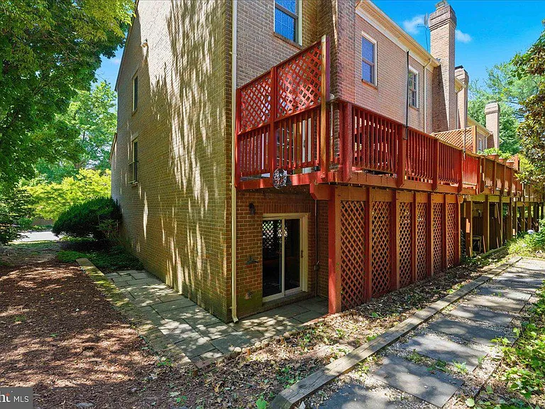 1433 McLean Mews Ct — Photo 45