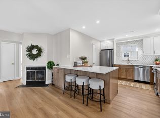 8 Raven Ct, Mount Laurel, NJ 08054