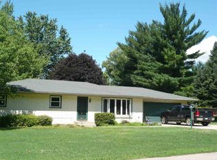 8640 N Yosemite Dr, Byron, IL 61010
