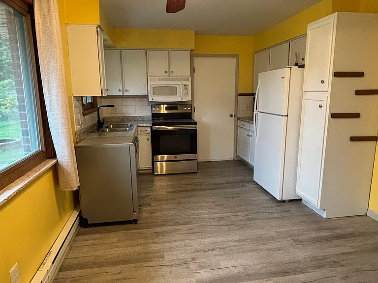 326 Pepperton Dr — Photo 11