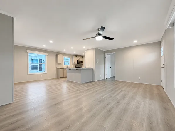 4000 E 134th St #1027, Chicago, IL 60633